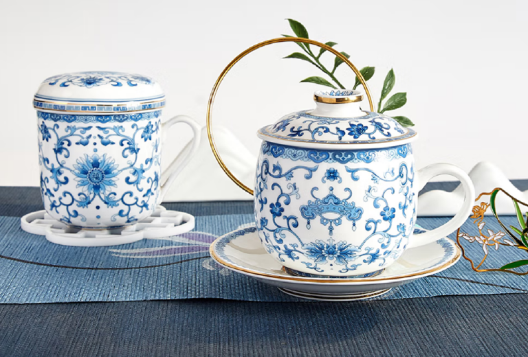 مجموعة شاي صينية بطراز الخزف الأزرق مطلي بالذهب